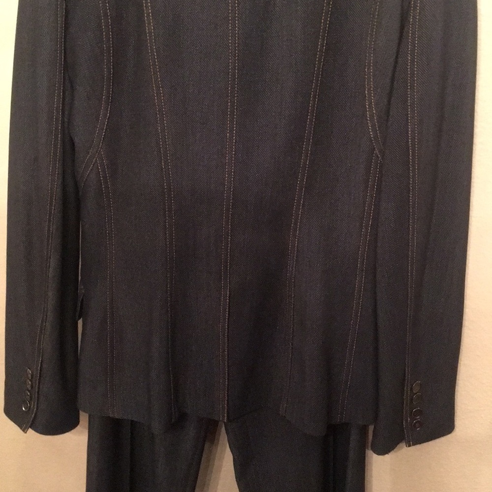 Suit - Picture 6 of 8
